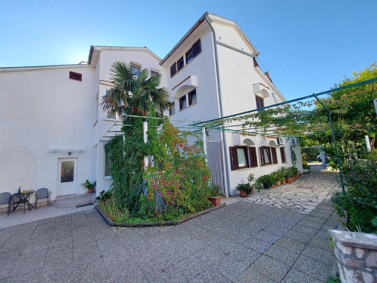 Apartments ISTRIA Baska Fam Tomasic Exteriör bild