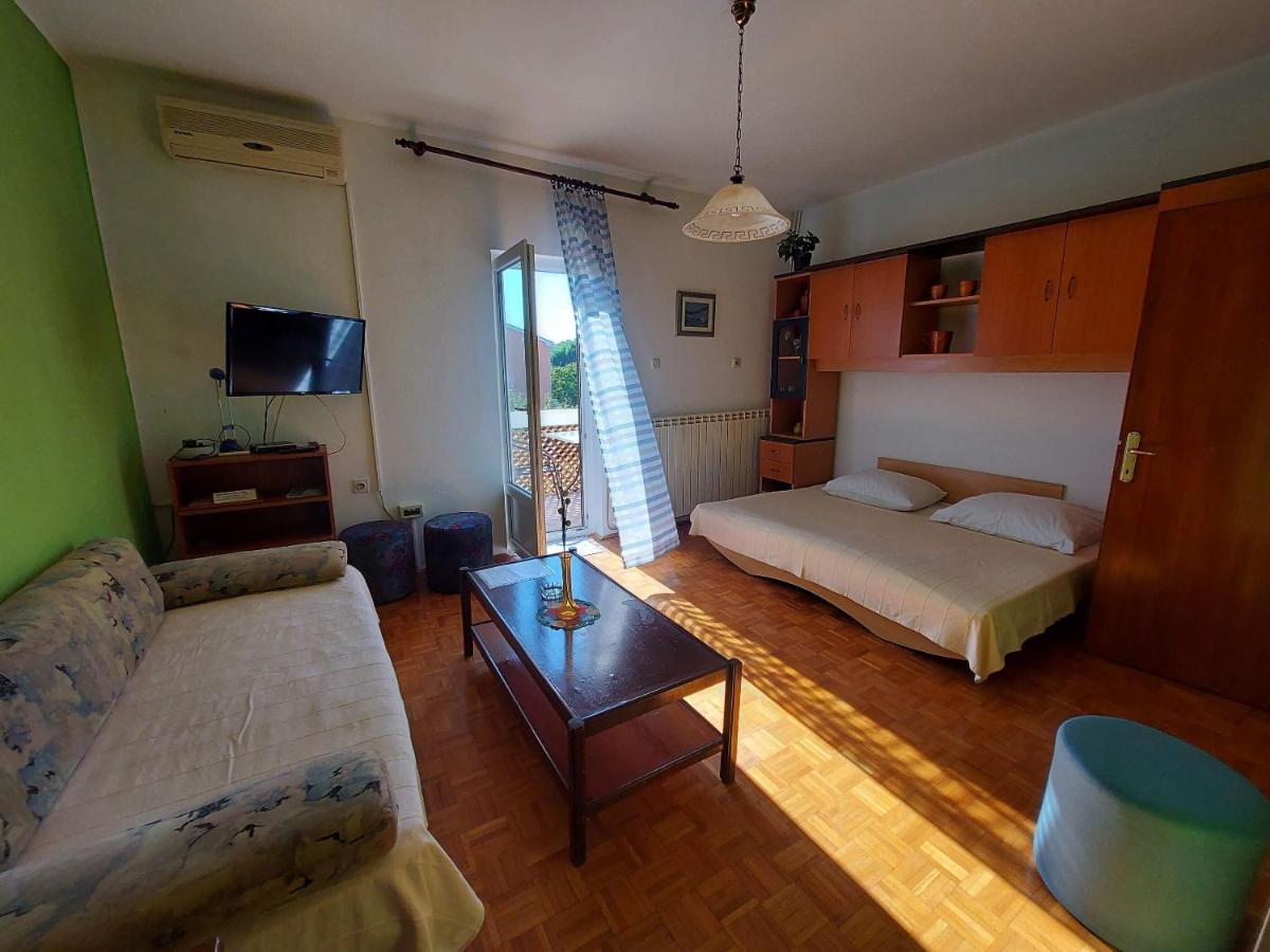 Apartments ISTRIA Baska Fam Tomasic Rum bild