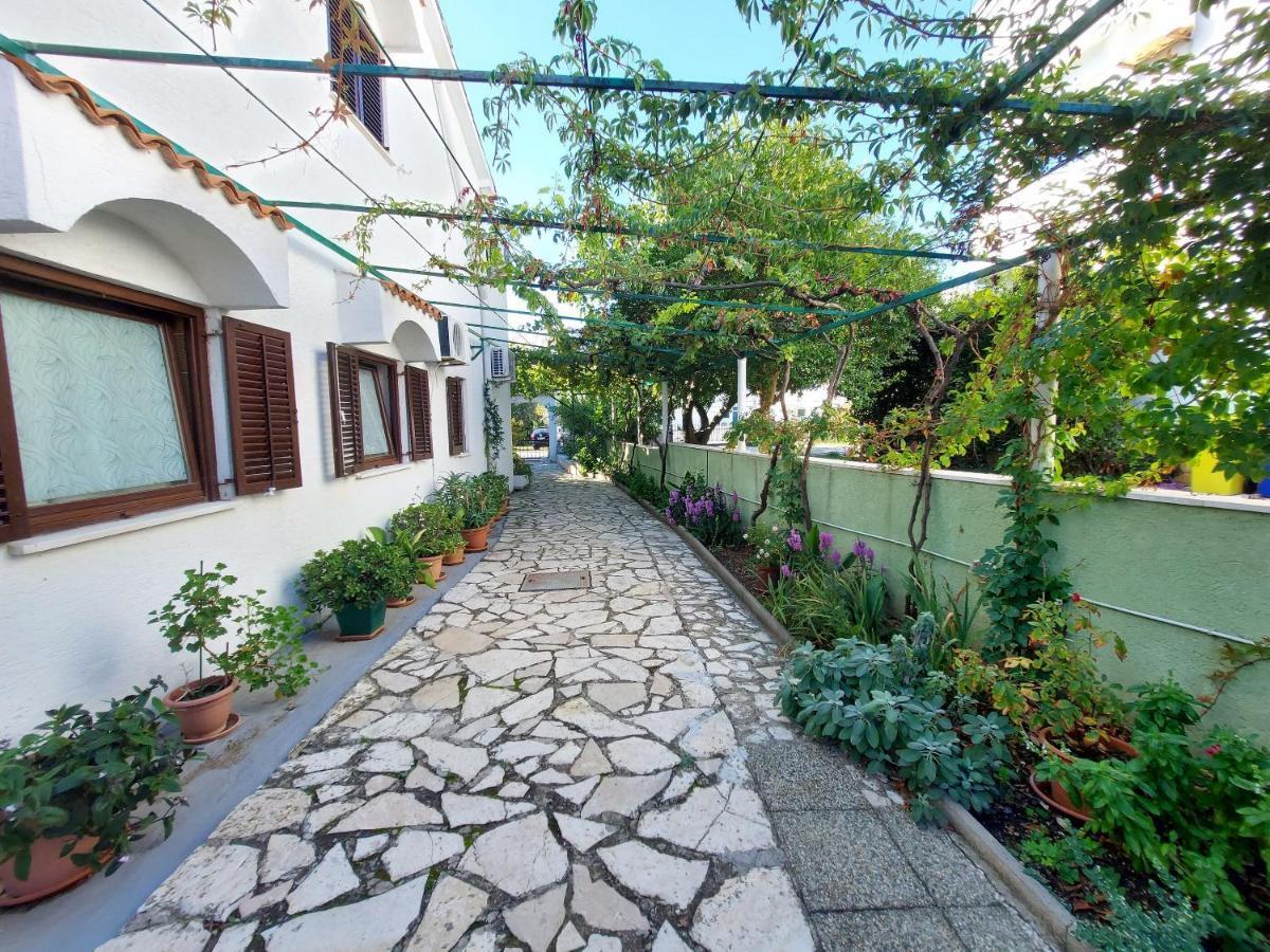 Apartments ISTRIA Baska Fam Tomasic Exteriör bild