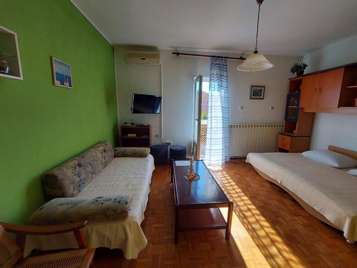 Apartments ISTRIA Baska Fam Tomasic Exteriör bild