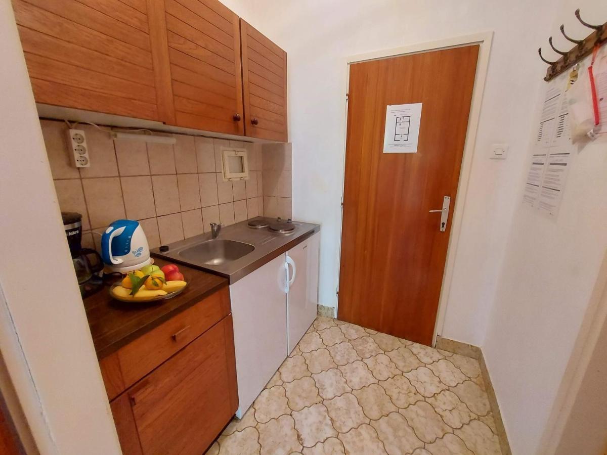 Apartments ISTRIA Baska Fam Tomasic Exteriör bild