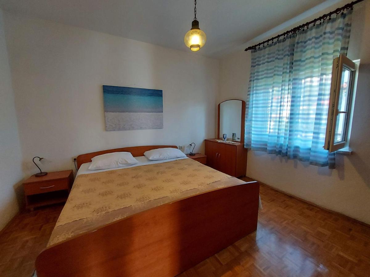 Apartments ISTRIA Baska Fam Tomasic Exteriör bild